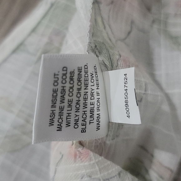 Croft & Barrow® Floral Slubbed Roll-Tab Shirt - Picture 12 of 12